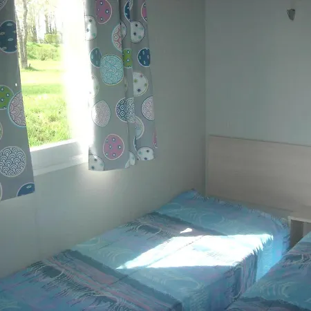 Propriete De 2 Chambres A Canet De Salars Avec Magnifique Vue Sur Le Lac Et Terrasse Amenagee A 300 M De La Plage Дом отдыха *